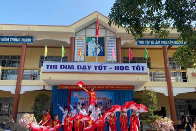 HỌC SINH TRƯỜNG TH&THCS TRẦN PHÚ TÌM HIỂU VỀ DI SẢN VĂN HOÁ QUA TIẾT SINH HOẠT DƯỚI CỜ